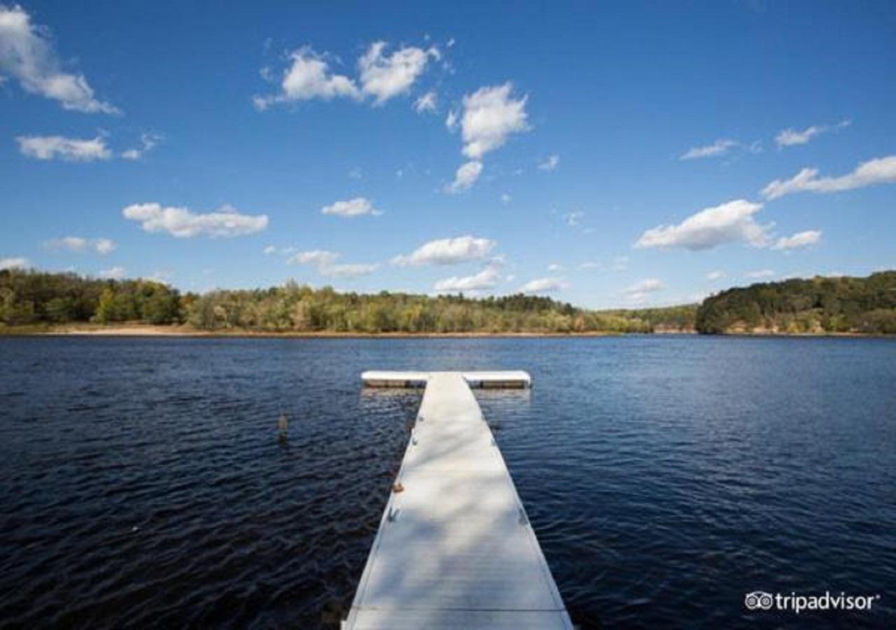 Cedar Lodge Lake Delton Exterior photo